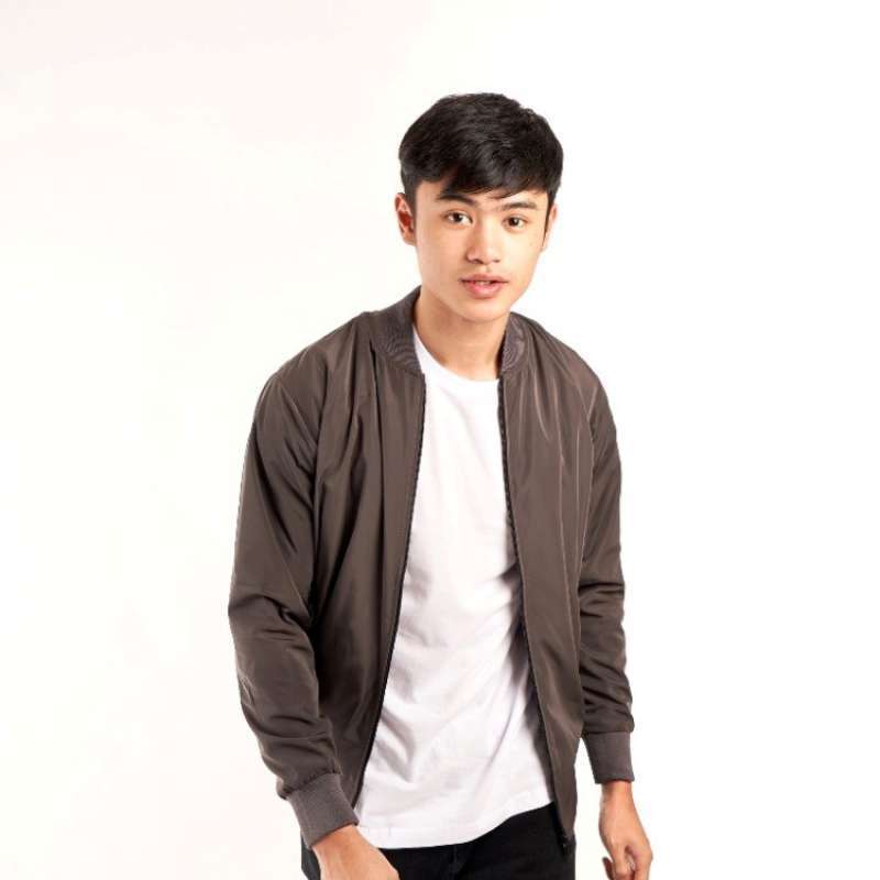 Jaket Bomber Polos Pria Terbaru Agustus 2021 Harga Murah Kualitas Terjamin Blibli