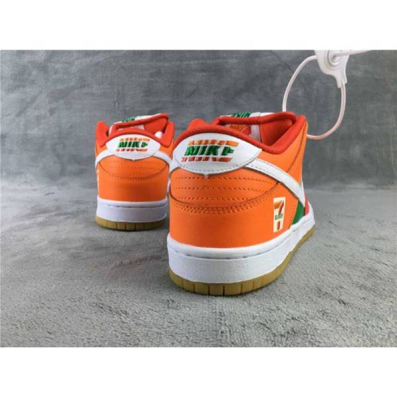 Nike Gandeng 7-Eleven Luncurkan Seri Dunk Low Terbaru