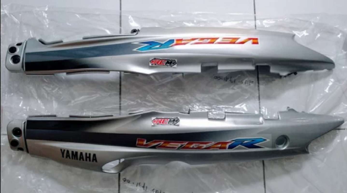 Jual Cover Side Body Set Samping Kanan Kiri List Stiker Sticker Vega R Lama Old Hitam Silver 2003 Bisa Fizr F1z R Original Yamaha 4us F1731 F1741 00 Terbaru Juni 2021 Blibli