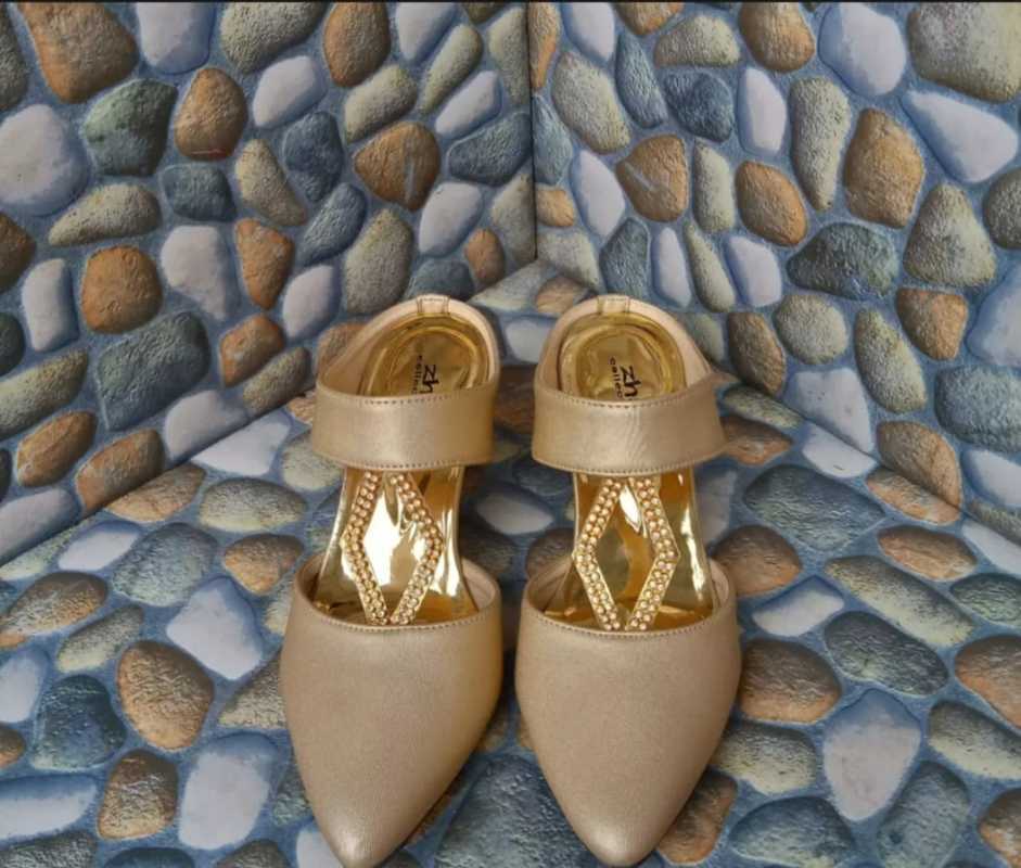 Wedges dan high sales heels