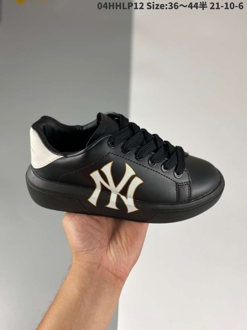 ny yankee nike sneakers