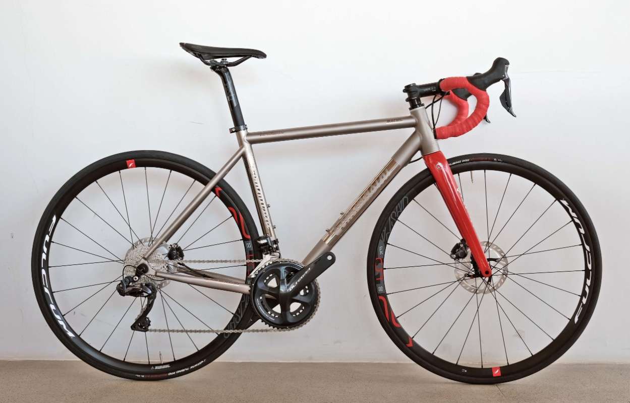 Sepeda Road bike TOMMASINI MACH TITANIUM ROAD DISC BIKE WITH SHIMANO ULTEGRA DI2