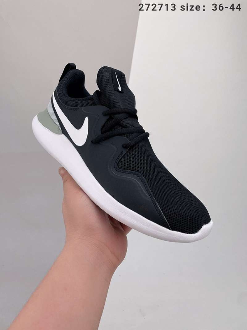 outfits with white trainers