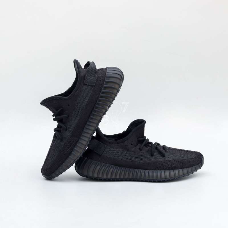 Yeezy 350 v2 black hotsell harga