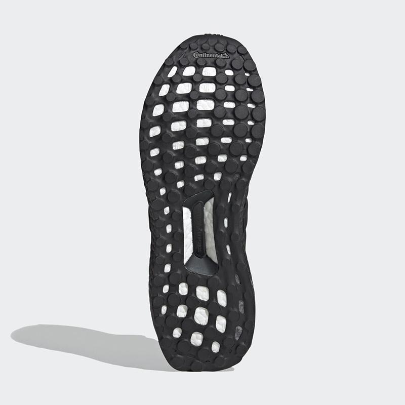 Jual adidas Men Running Ultraboost 