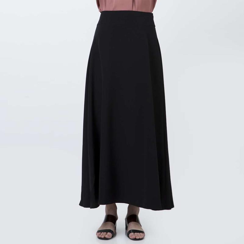 black maxi skirt