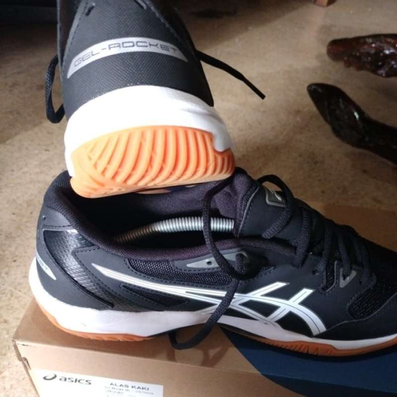 Sepatu voli store asics gel rocket