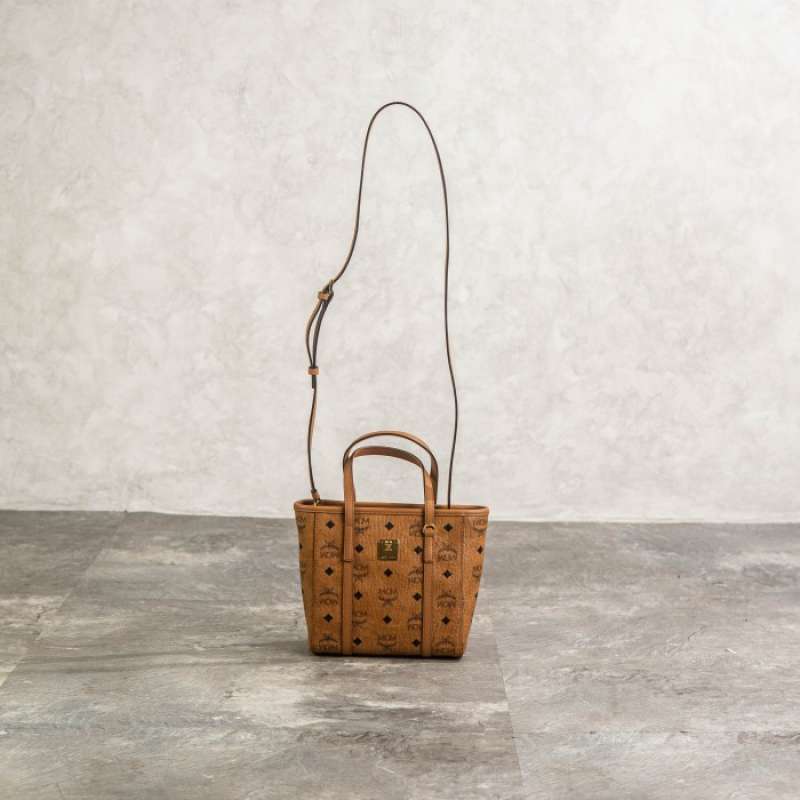 Mcm toni visetos discount mini shopper cognac