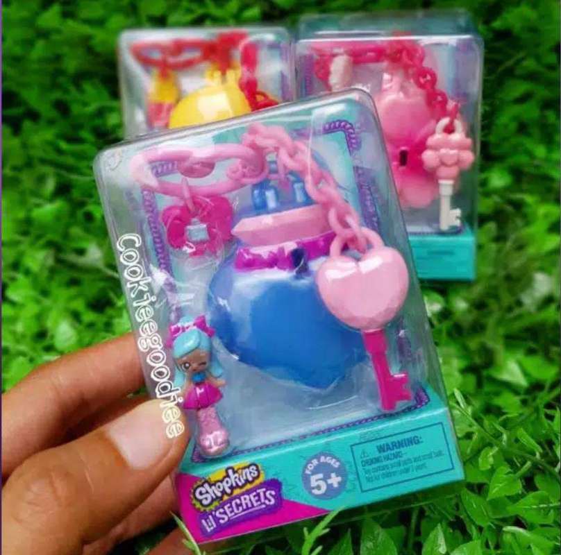 Jual Shopkins Lil Secrets Bag Tag Lockets Beautiful Blue Perfume Online Februari 2021 Blibli Buy shopkins products online at indigo.ca. shopkins lil secrets bag tag lockets beautiful blue perfume