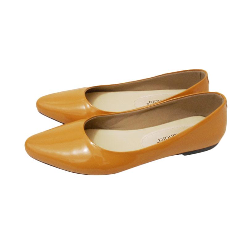 tan flat shoes
