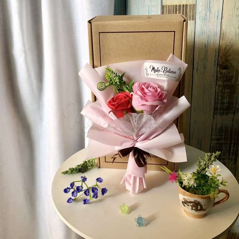 Jual Buket Bunga Mawar Sabun Premium Hadiah Valentine Pacar Romantis Unik Terbaru Juni 2021 Blibli