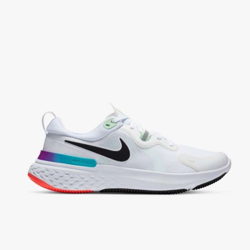 nike react white and green
