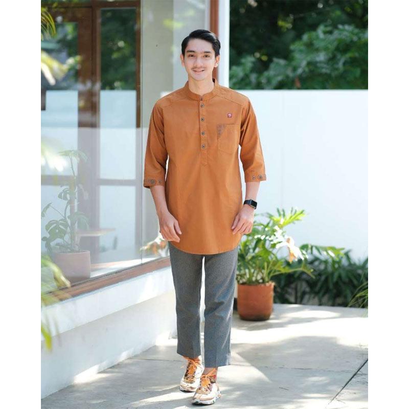 Jual Baju Koko Pria Baju Koko Pria Dewasa Baju Koko Pria Lengan 3 4 Warna Mustard Online Mei 2021 Blibli