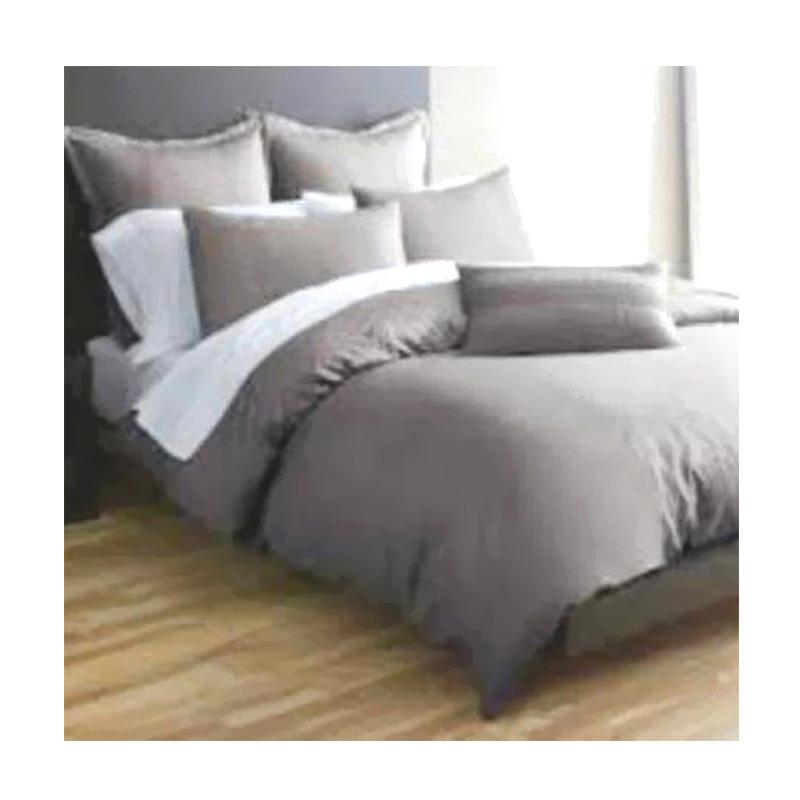 Bed cover hitam polos