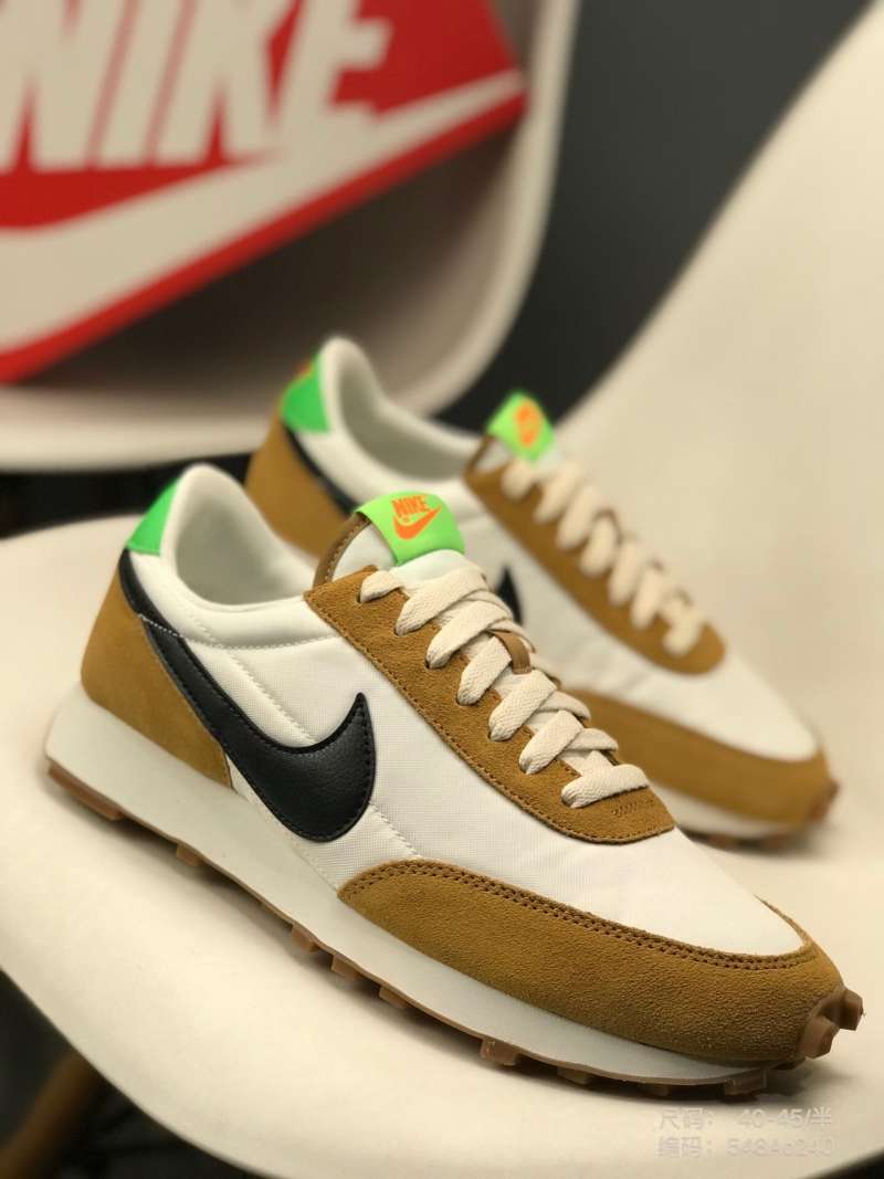 nike daybreak suede