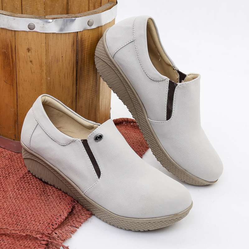Sepatu Wanita Slip-On Casual Original Kulit Sintetis Cream AH 061