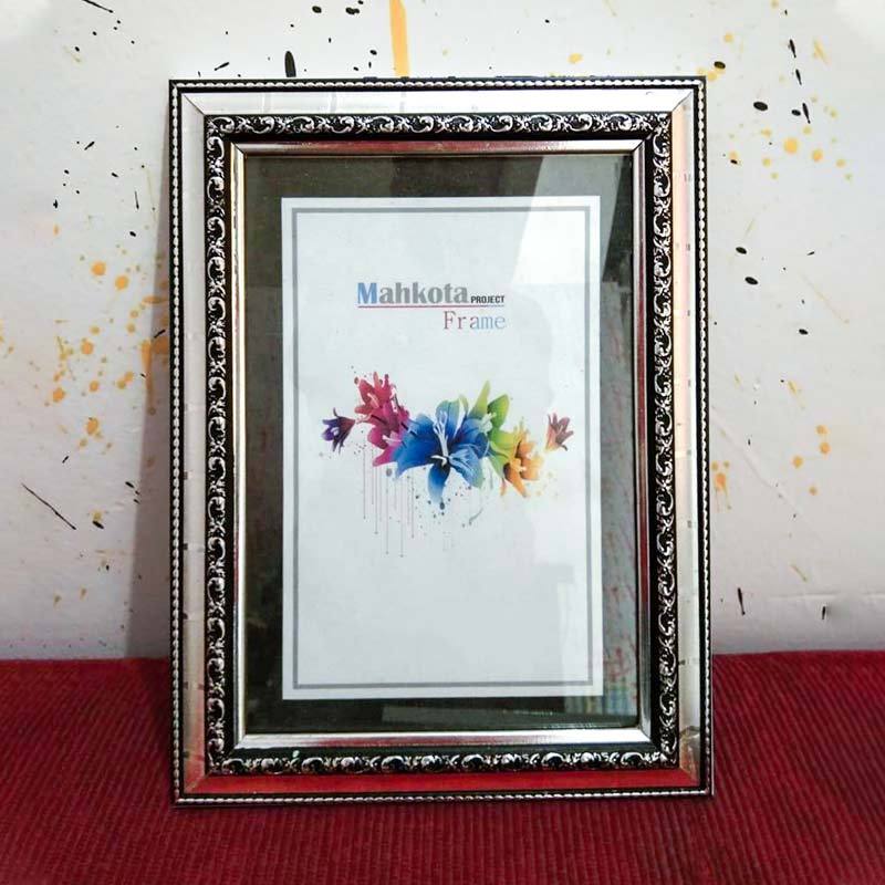 Jual Mahkota Bingkai Foto Pigura 6r 14x20cm Online Februari 2021 Blibli Realistic photo frame vector 3d set square a3 a4 sizes wood blank picture frame hanging on transparent background with soft transparent shadow design template for mock up. mahkota bingkai foto pigura 6r 14x20cm
