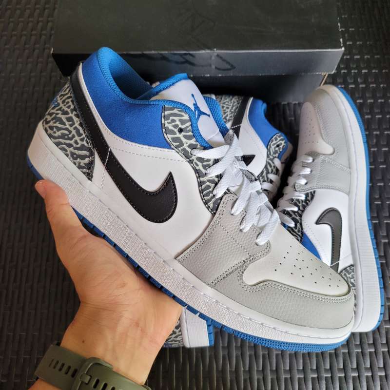 Air Jordan Low SE True Blue || white indigo