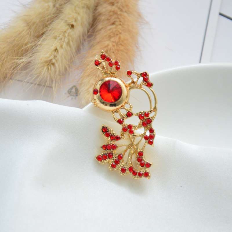 Rhinestone Goldfish Fish Brooch Pin 