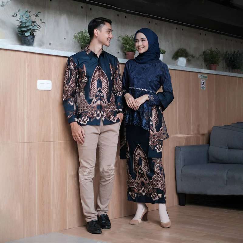 Jual Batik Couple Aulia Kebaya Batik Sarimbit Modern Batik Couple Lamaran Dan Kondangan Terbaru Xl Murah Juni 2021 Blibli