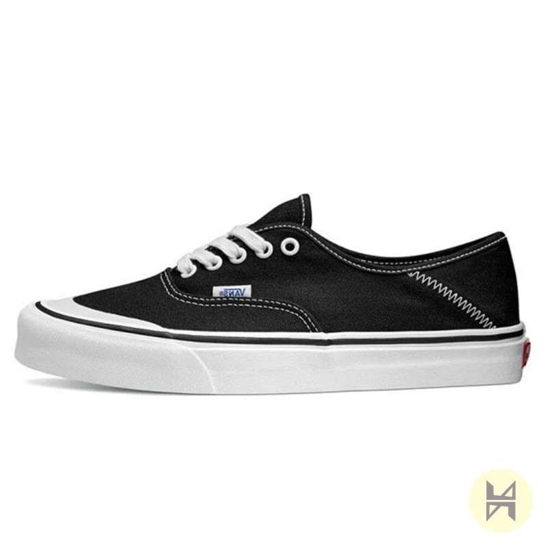 vans canvas authentic black