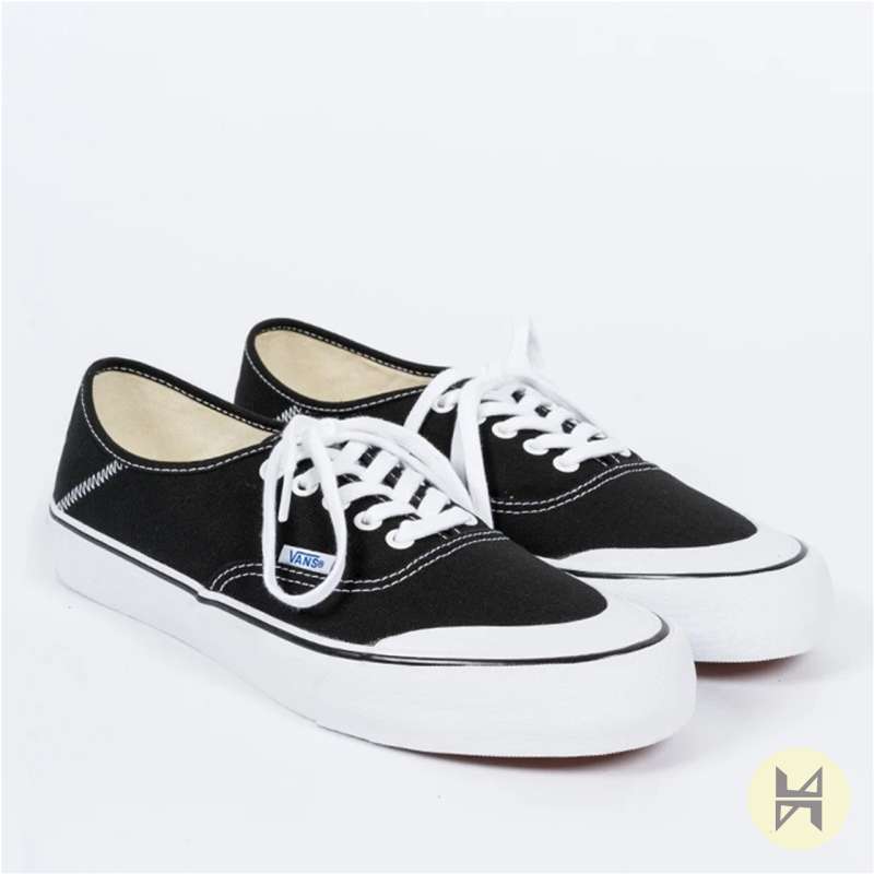 vans canvas authentic black