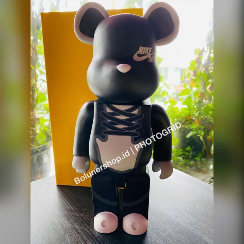 nike sb bearbrick
