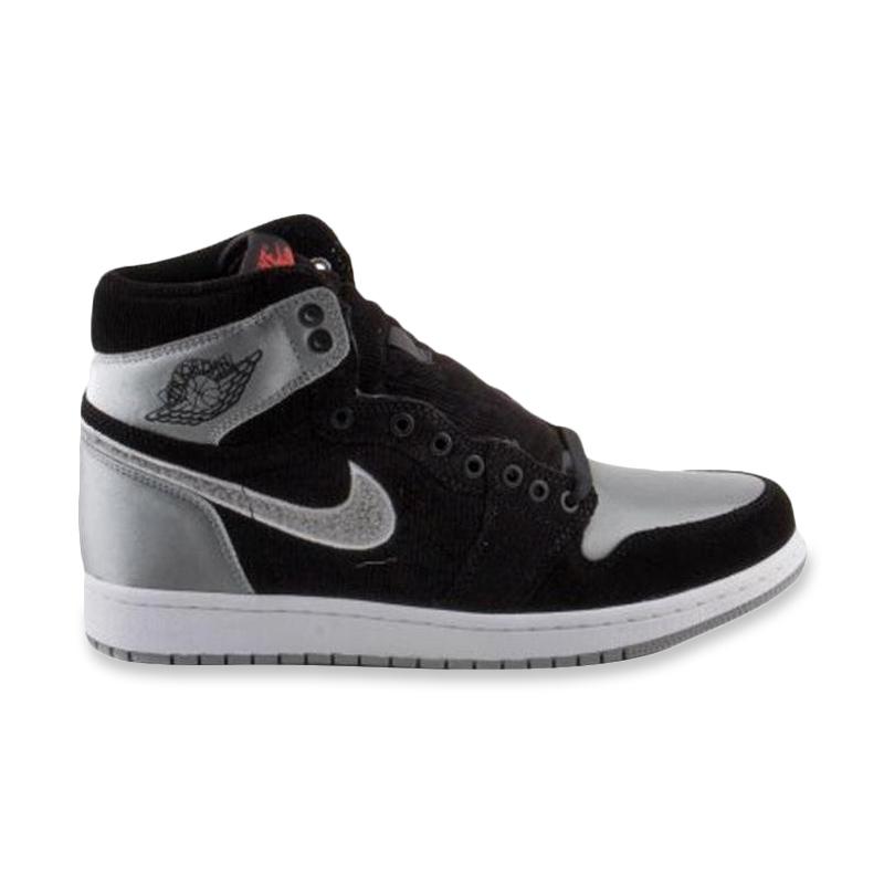 black and grey nike sneakers