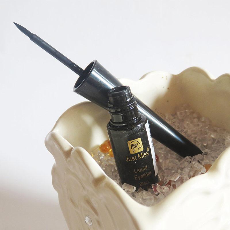 Jual Justmiss Liquid Eyeliner Eyeliner Cair Kuas 5 Ml Murah