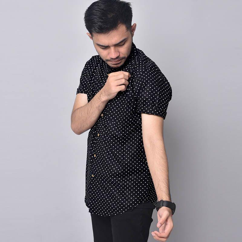 Jual Bsg Fashion1 Polkadot Casual Kemeja Lengan Pendek Pria Hitam 6140 Online Februari 2021 Blibli