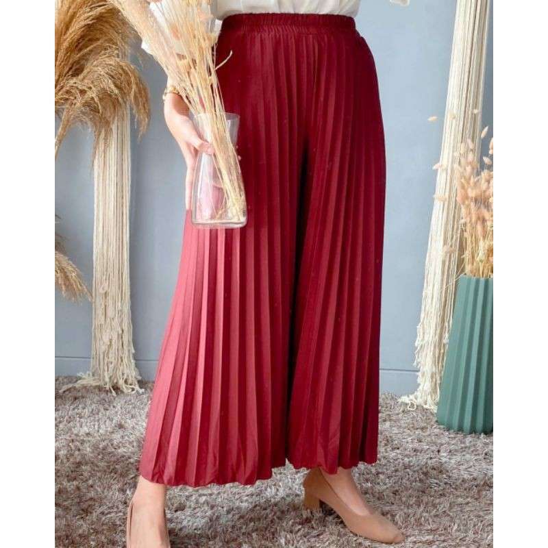 Rossiyalik ona o‘g‘lini jinsiy aloqa haqida video suratga olishga ko‘ndirdi.