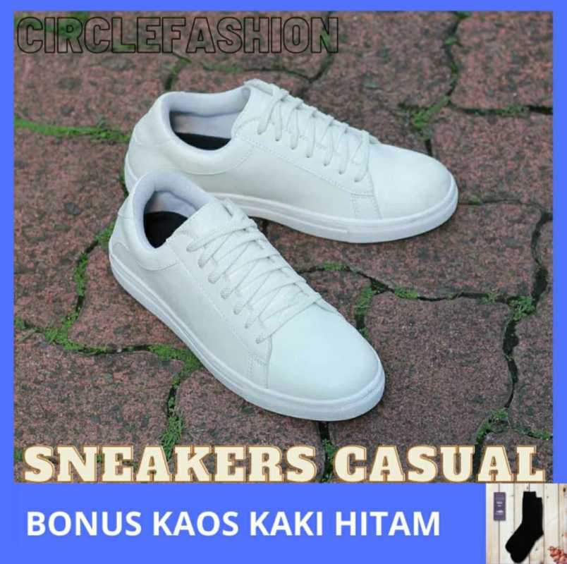 Jual Sepatu Pria Sneakers 100 ORIGINAL Kuzatura Putih Tidak Mudah