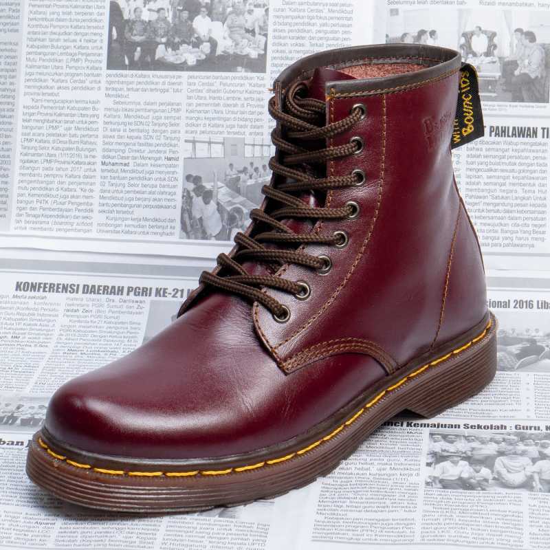 Docmart maroon 2025