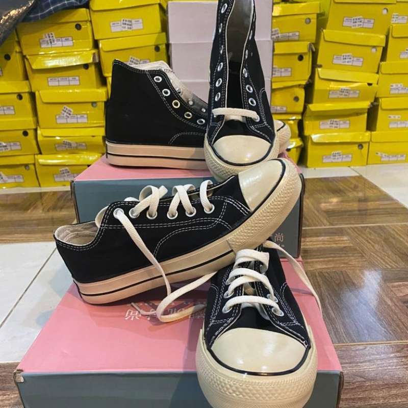 Toko discount sepatu sneakers