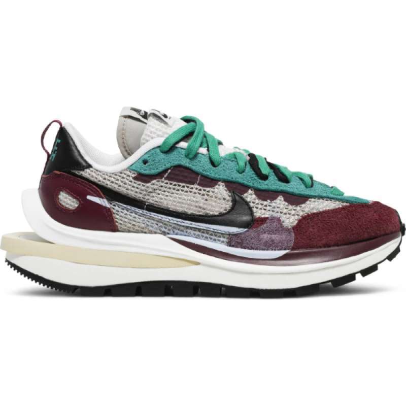NIKE x sacai VaporWaffle SP Villain Red