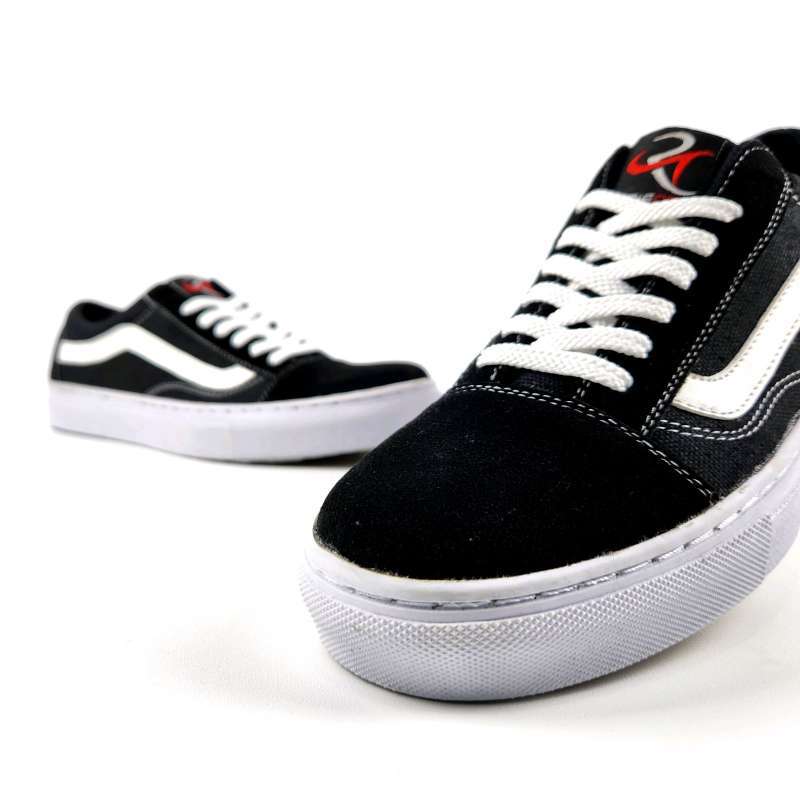 Sepatu vans deals lxvi hitam