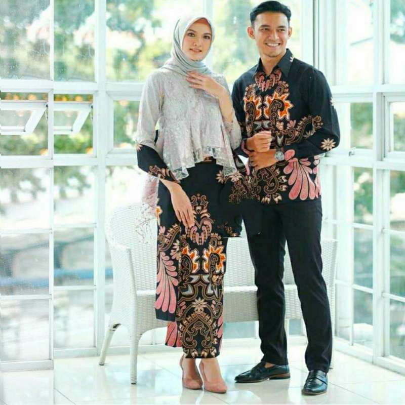 Jual Snoebel Od Andini Pinguin Couple Batik Sarimbit Kebaya Modern Brokat Batik Online Maret 2021 Blibli