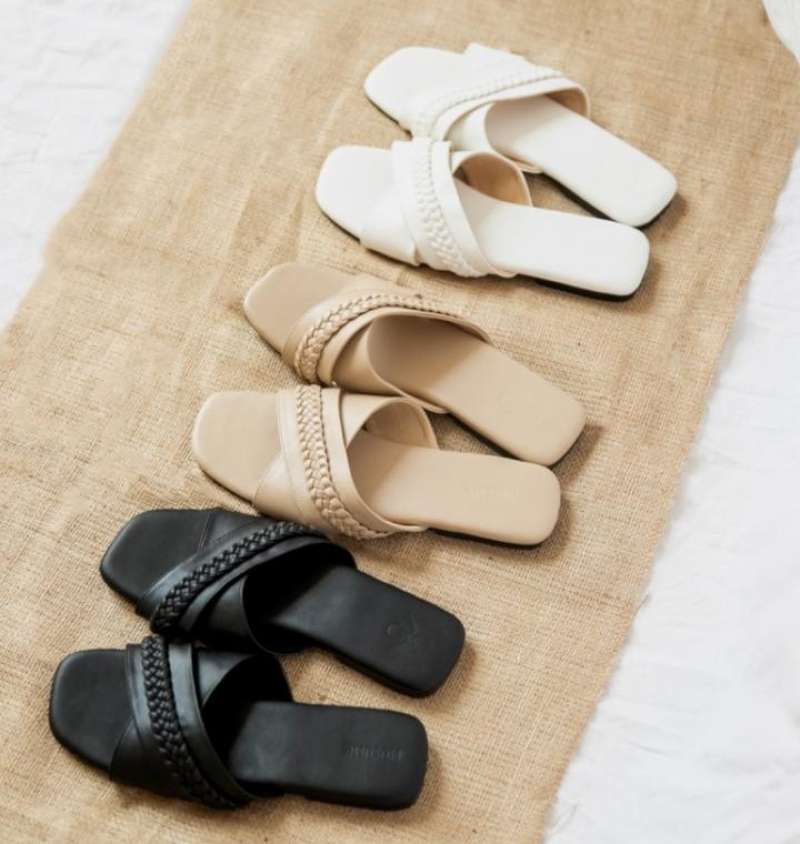 nude sandals flat
