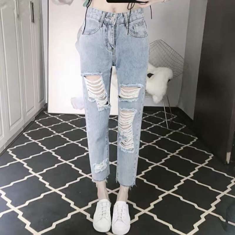 jeans ripped