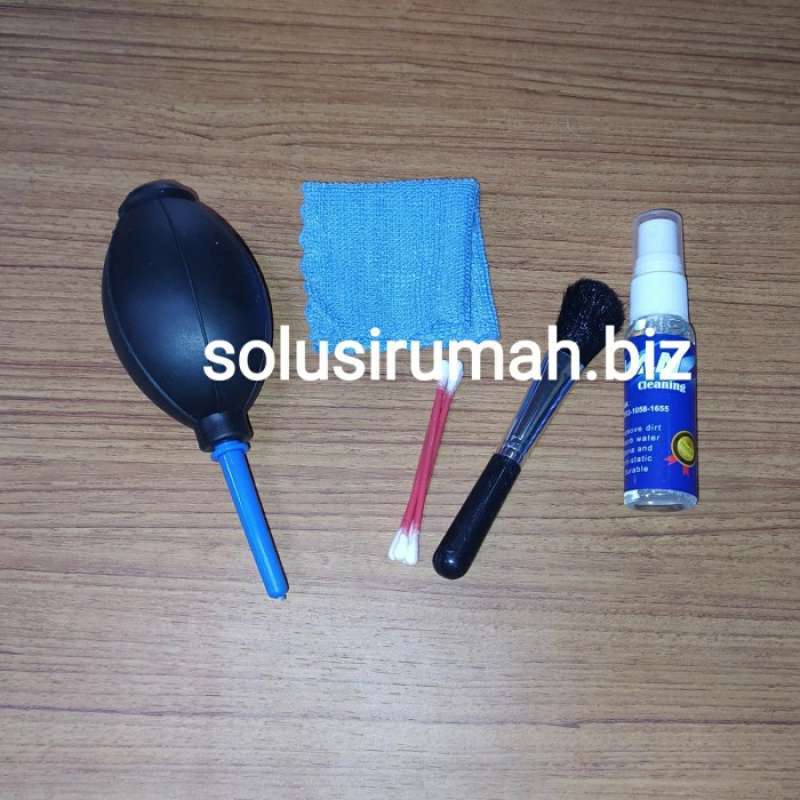 Kit Pembersih 4 in 1 dari Laptop Kediri dengan Fitur Pembersih Layar LCD dan Lensa, Ukuran Kompak, serta Aman untuk Layar Smartphone dan Laptop. Ideal bagi Pengguna yang Membutuhkan Perawatan Device Sehari-hari