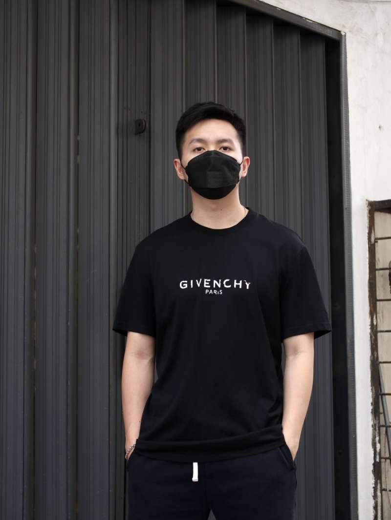 Givenchy cracked t outlet shirt