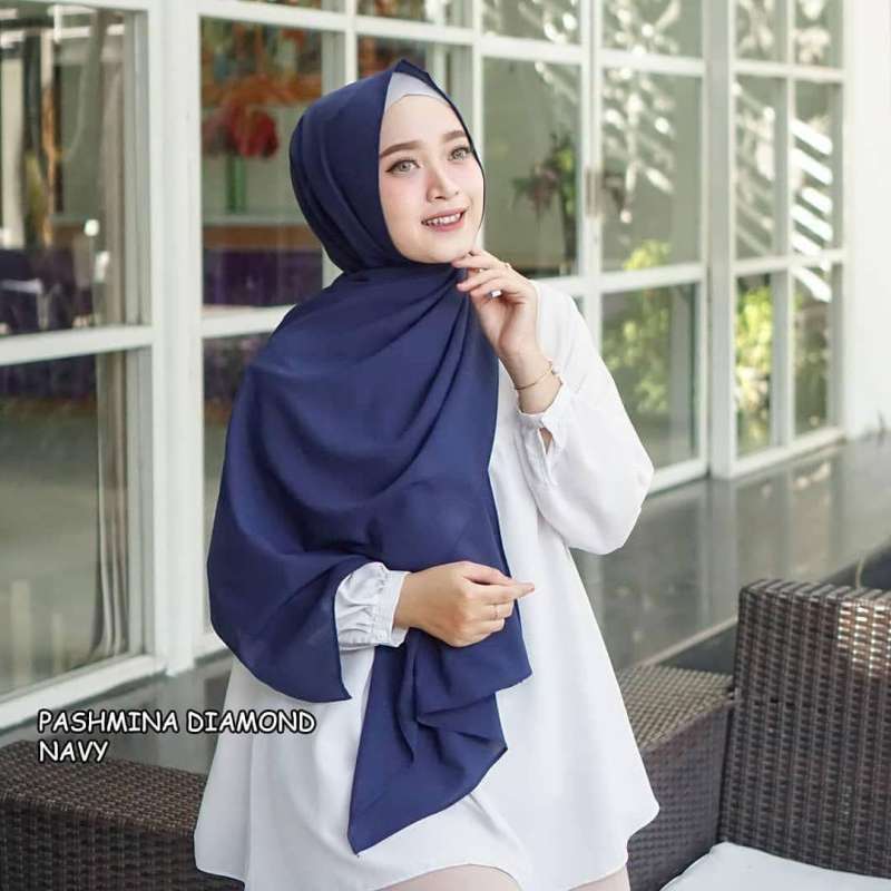 Jual Pashmina Diamond Hijab Panjang Jilbab Segi Empat Polos Panjang Online Februari 2021 Blibli Pashmina inner diamond size 180 x 75. pashmina diamond hijab panjang jilbab segi empat polos panjang