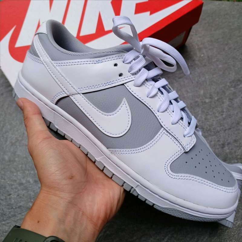 pure platinum dunk on feet