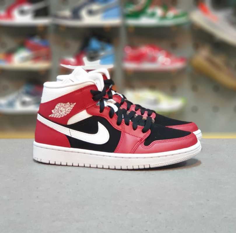 Jual Nike Air Jordan 1 Mid Chicago Bulls Gym Red 39 di Seller