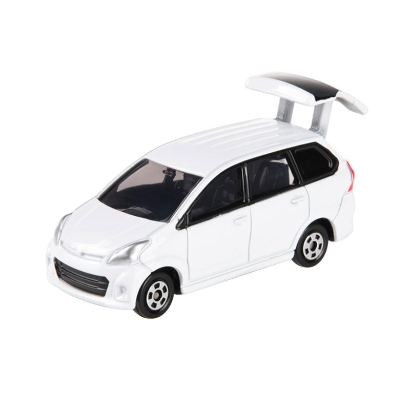 tomica avanza veloz