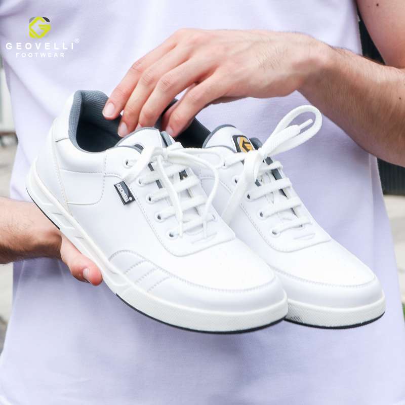 White cheap sneakers lokal