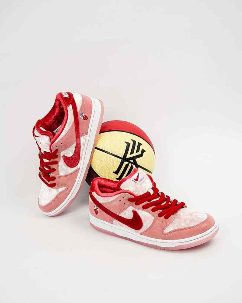 Jual SB Dunk Low Pro Strange Love (100 
