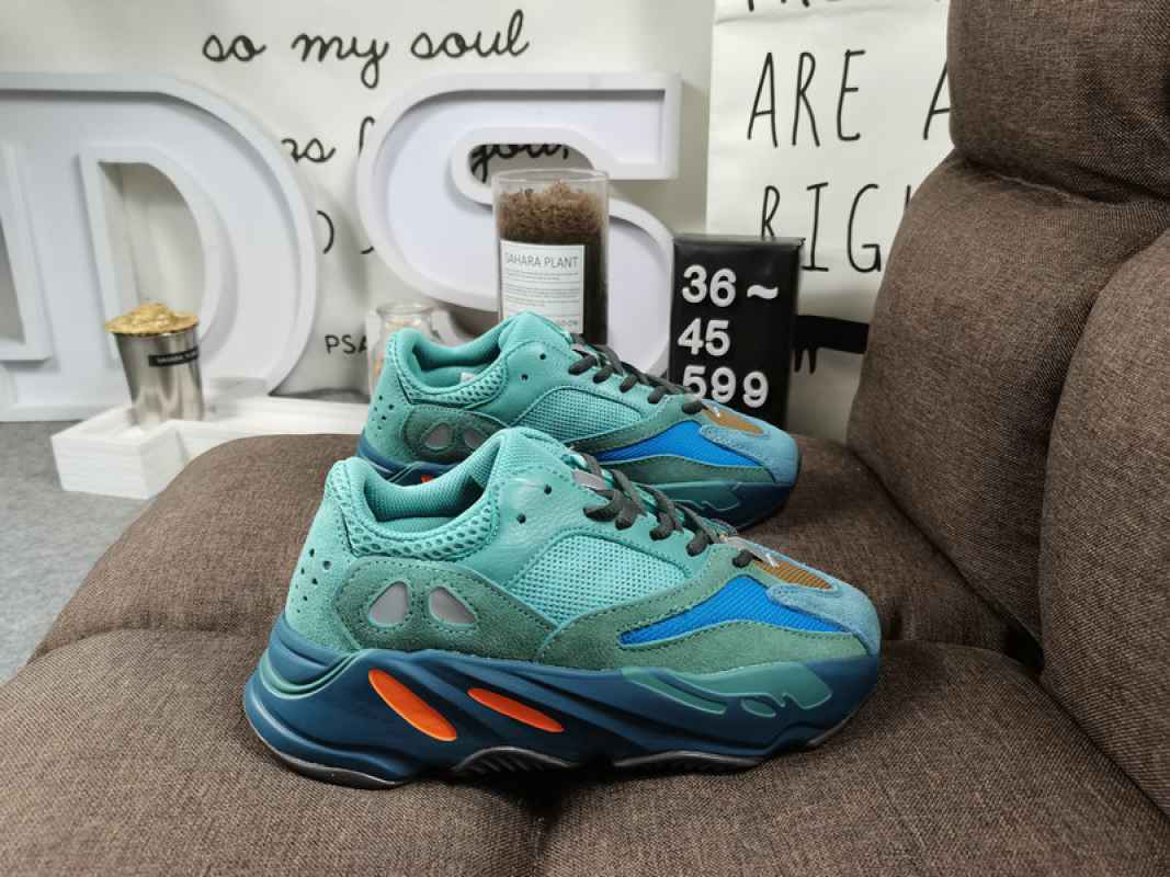 Jual Adidas YEEZY 700V2 sneakers 