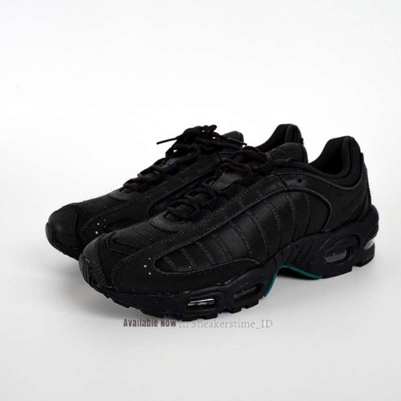 black tailwind nike