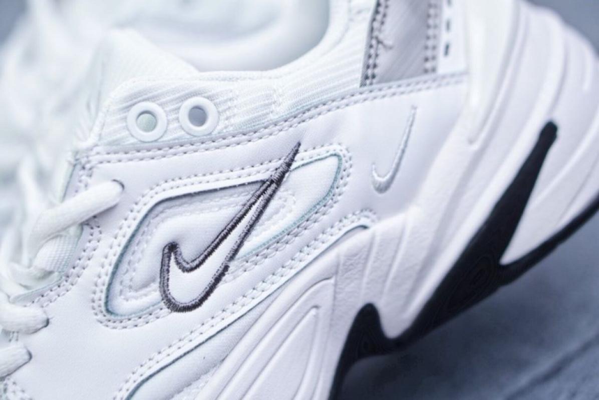 harga sepatu nike air monarch